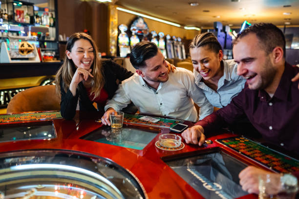 Antarmuka aplikasi mobile putra62 menampilkan menu permainan slot dan live casino